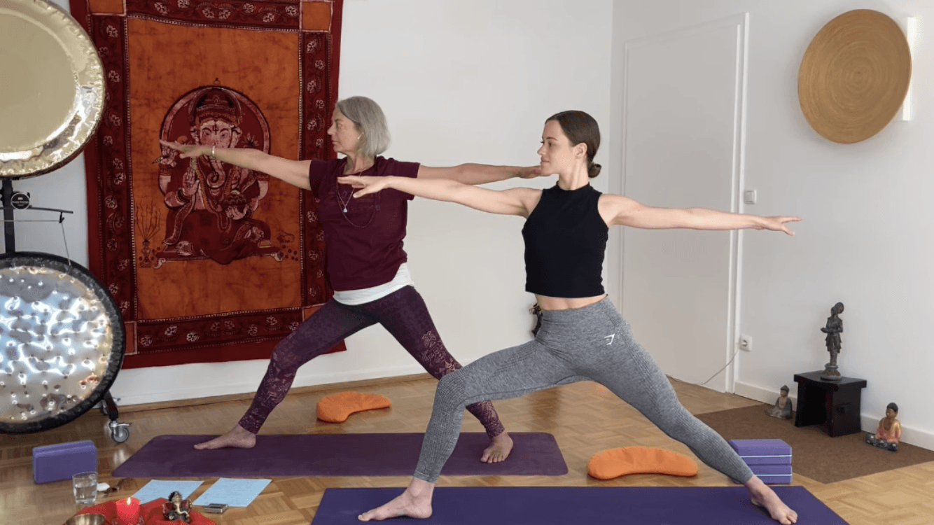 Gabriela Lehnert im Yogaraum Ahrensburg beim Yoga